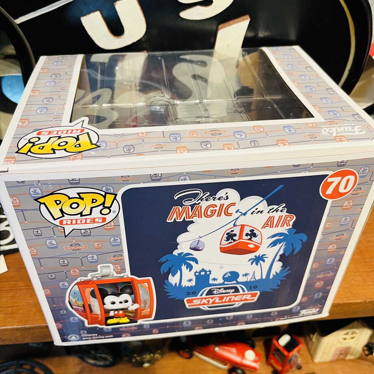 ディズニー スカイライナー＆ミッキーマウス　FUNKO POP New Disney Skyliner Mickey Mouse Funko Pop! Figure Arrives