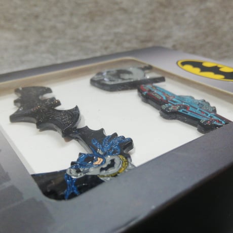 【USA直輸入】DC　バットマン 　ピンズ　4個セット　　ロゴ＆マスク ＆ 全身 ＆ バットモービル　DCコミックス　ピンバッジ　マーク　ジャスティスリーグ