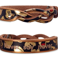 【USA直輸入】Disney　ミッキーマウス　ブラック ＆ ゴールド　総柄　編み込みのレザー ブレスレット　スナップボタン　ディズニー　アクセサリー　バングル　革製品　ミッキー