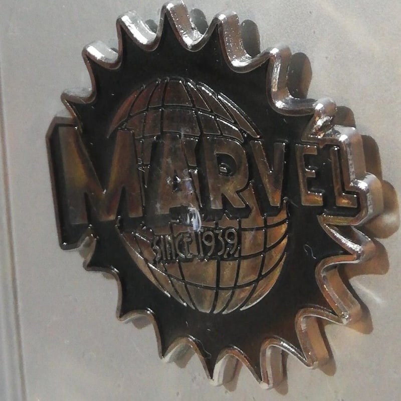 US直輸入】MARVEL Since 1939 ロゴ ピンバッチ マーベル 80Years US直輸入】MARVEL Since 1939 ロゴ ピンバッチ マーベル 80Years