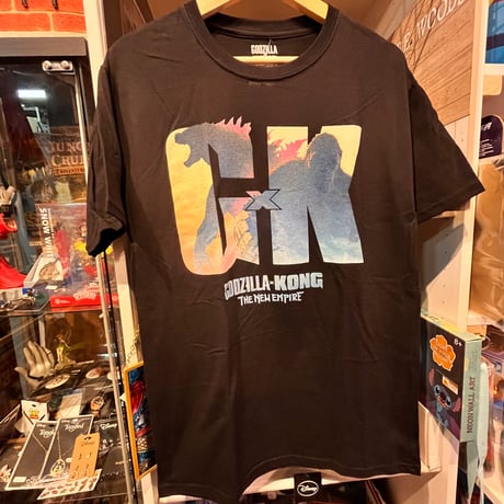 【USA直輸入】　　GODZILLA　ゴジラ　VS　コング　新たなる帝国　Tシャツ　Mサイズ　タイトル