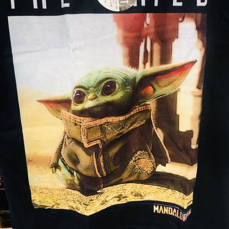 【USA直輸入】STARWARS　マンダロリアン　ザ・チャイルド　The Child 　紺色　Ｔシャツ　スターウォーズ  ベイビーヨーダ　ヨーダ　ディズニー デラックス　ドラマ