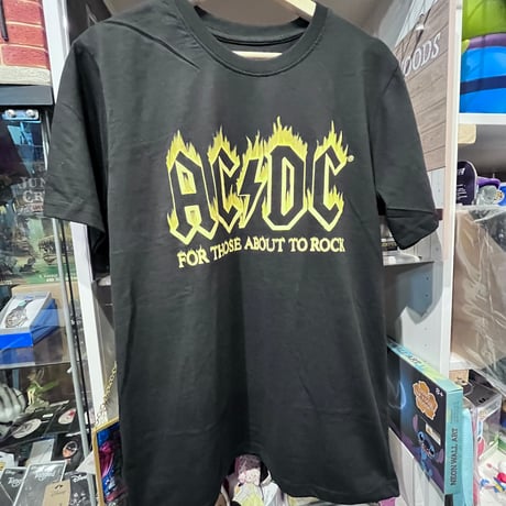 【USA直輸入】　　AC DC  バンド　Ｔシャツ　フレイム　半袖  ロゴ  エーシー　ディーシー　ロックバンド　ミュージシャン　バンT