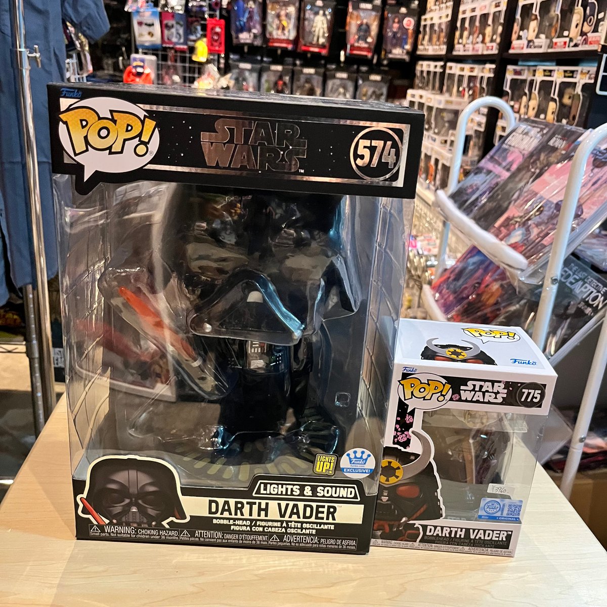 ファンコポップ 『スターウォーズ』ダースベイダー　10インチ　ライト&サウンド Amazon.co.jp: Funko POP! スターウォーズ - 10インチ ジャンボ