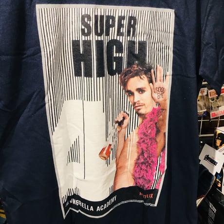 【USA直輸入】 アンブレラアカデミー クラウス　ハーグリーブス　ナンバー４　Ｔシャツ　　傘　THE UMBRELLA ACADEMY アンブレラ　アカデミー