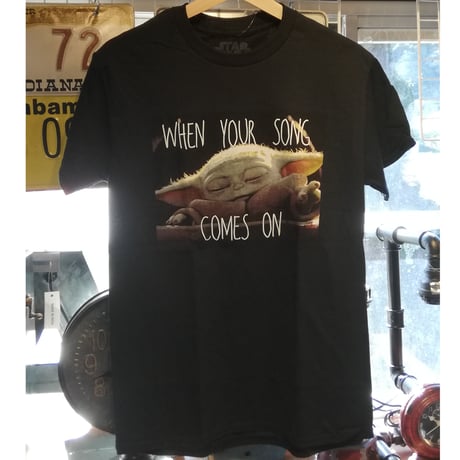 【USA直輸入】STARWARS　マンダロリアン　ザ・チャイルド　The Child 　ソング　Ｔシャツ　スターウォーズ  ベイビーヨーダ　ヨーダ　ディズニー デラックス　ドラマ