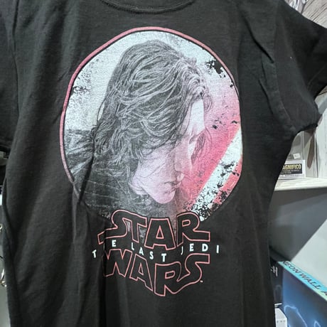 【USA直輸入】　STARWARS　カイロレン　フォース　黒地　Ｔシャツ　レディース　　スターウォーズ　ダークサイド　最後のジェダイ
