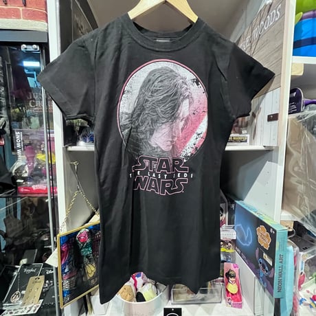 【USA直輸入】　STARWARS　カイロレン　フォース　黒地　Ｔシャツ　レディース　　スターウォーズ　ダークサイド　最後のジェダイ