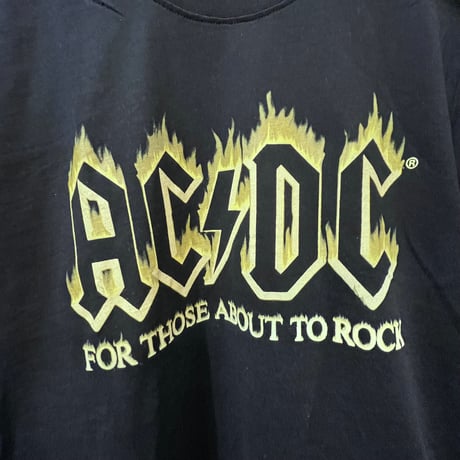 【USA直輸入】　　AC DC  バンド　Ｔシャツ　フレイム　半袖  ロゴ  エーシー　ディーシー　ロックバンド　ミュージシャン　バンT