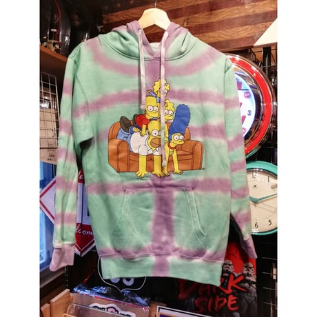 【USA直輸入】THE SIMPSONS　シンプソンズ　ソファでピラミッド　タイダイ　パーカー　長袖　アパレル　ホーマー　マージ　バート　リサ　マギー