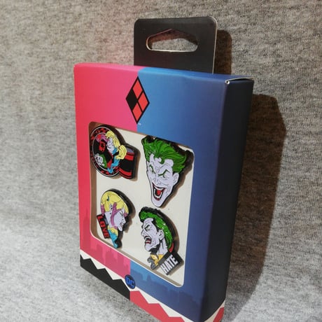 【USA直輸入】DC　ジョーカー ＆ ハーレークイーン　フェイス　エナメル　ラペル ピン　4個セット　ピンズ　DCコミックス　ピンバッジ　ハーレイ　プリンちゃん