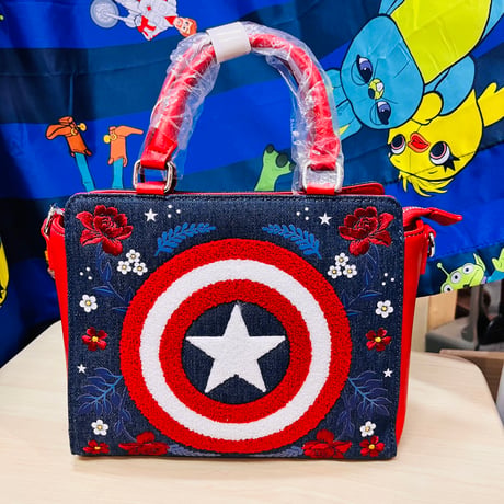 【USA直輸入】 ラウンジフライ　アベンジャーズ　キャプテンアメリカ　80周年　デニム地　バッグ　マーベル　LOUNGEFLY　MARVEL　ショルダーバッグ  ハンドバッグ