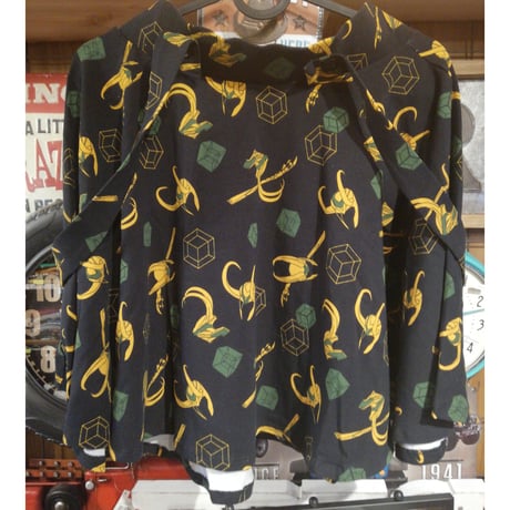 【USA直輸入】MARVEL　ロキ　サスペンダー　スカート　ヘルメット ＆ セプター ＆ スペースストーン　マーベル　マイティ　ソー　THOR　LOKI　テッセラクト　アベンジャーズ　アパレル