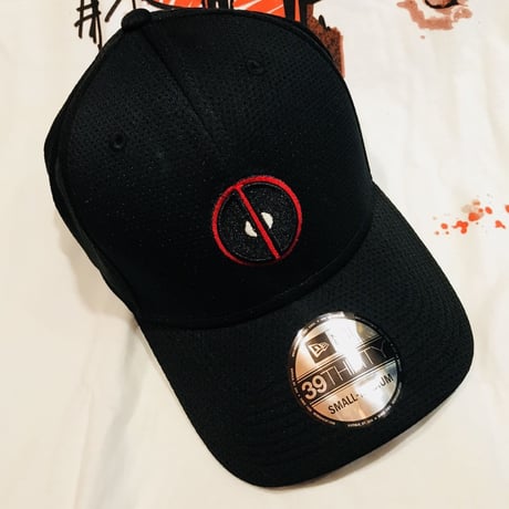 【USA直輸入】MARVEL　デッドプール　ロゴ　キャップ 39Thirty Fitted　ニューエラ　NEWERA　ベースボールキャップ　帽子　デップ　マーベル deadpool