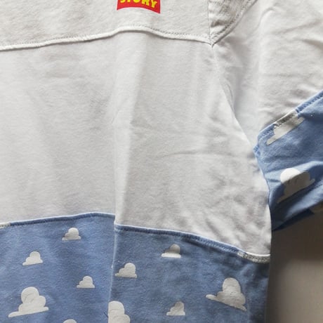 【USA直輸入】DISNEY　トイストーリー　雲柄　Toy Story ロゴ　オーバーサイズ　Tシャツ　シャツ　ディズニー　ピクサー　ウッディ　バズ　雲　アンディの部屋