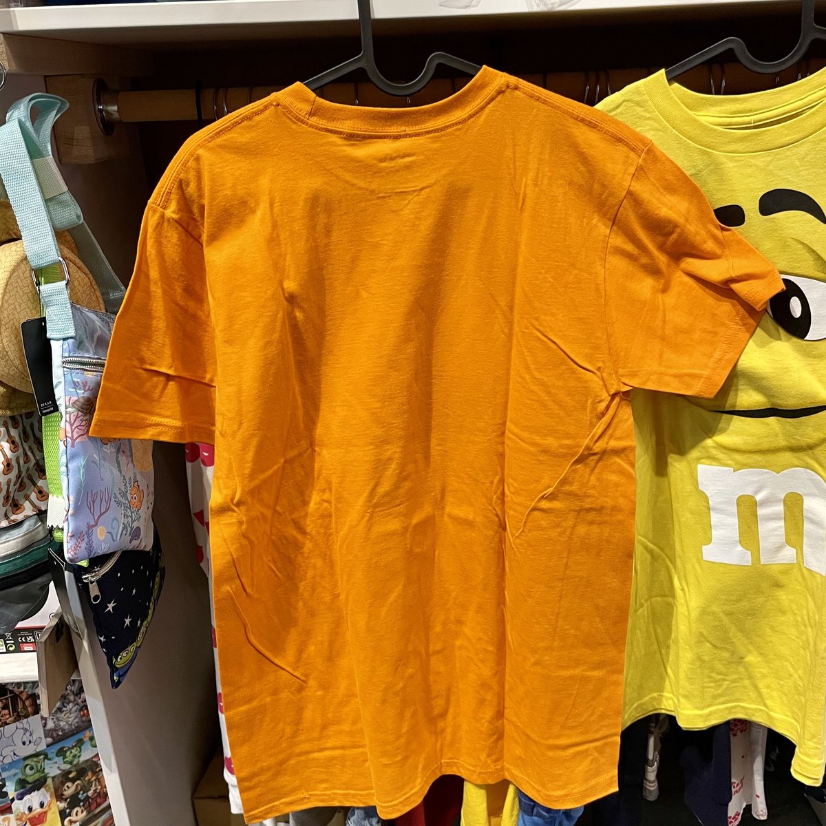 【USA直輸入】M&M's　Tシャツ　レッド　イエロー　オレンジ　エムアンドエムズ　マスコット　マース社　企業　お菓子 チョコレート　服　衣類