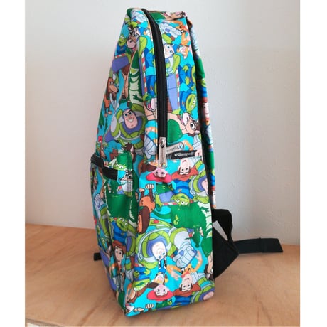 【USA直輸入】Disney　トイストーリー　バックパック　リュック　　ラウンジフライ　　総柄　toystory　ディズニー