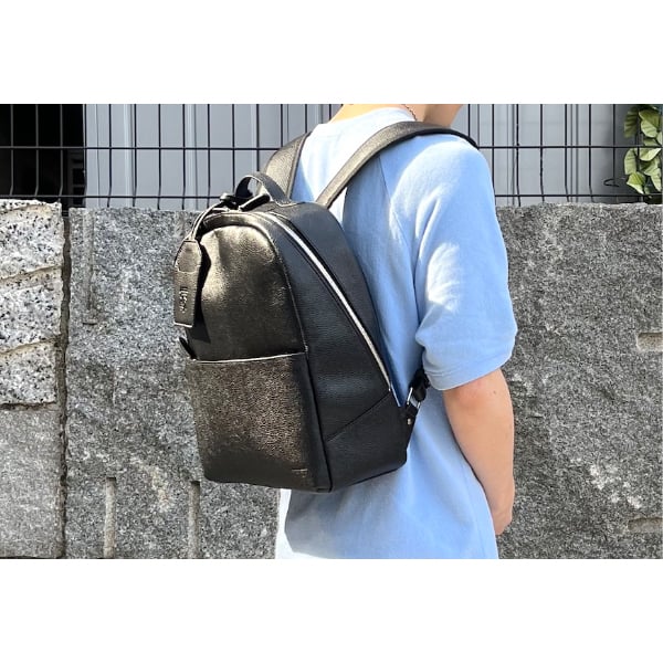 varyFURLA フリーダ バックパック リュック 通勤 通学 シボ革 varyFURLA フリーダ バックパック リュック 通勤 通学 シボ革