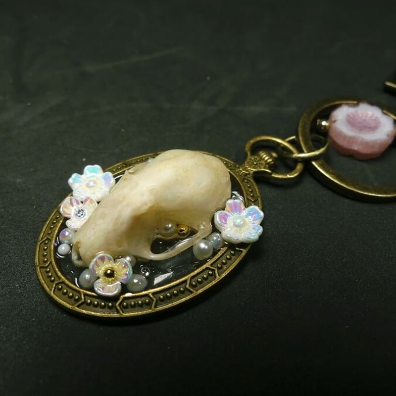 コウモリ頭骨のキーホルダー（額縁） | 魔界ノ風鷹