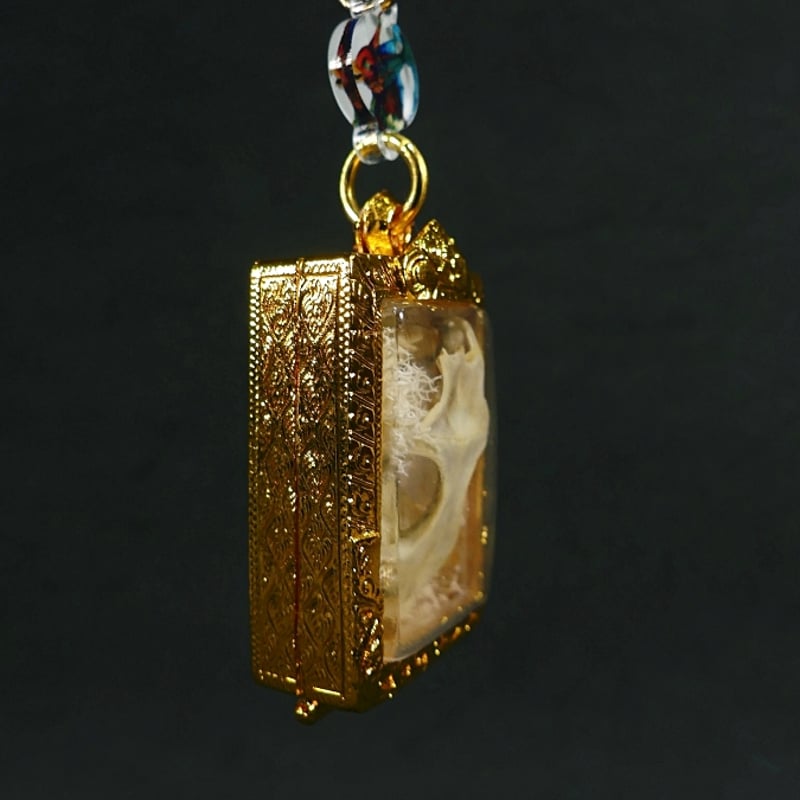 タイのお守りプラクルアン アンティーク リアル ブッダ アート トカゲ頭骨のキーホルダー（タイのお守りプラクルアン風）A | 魔界ノ風鷹