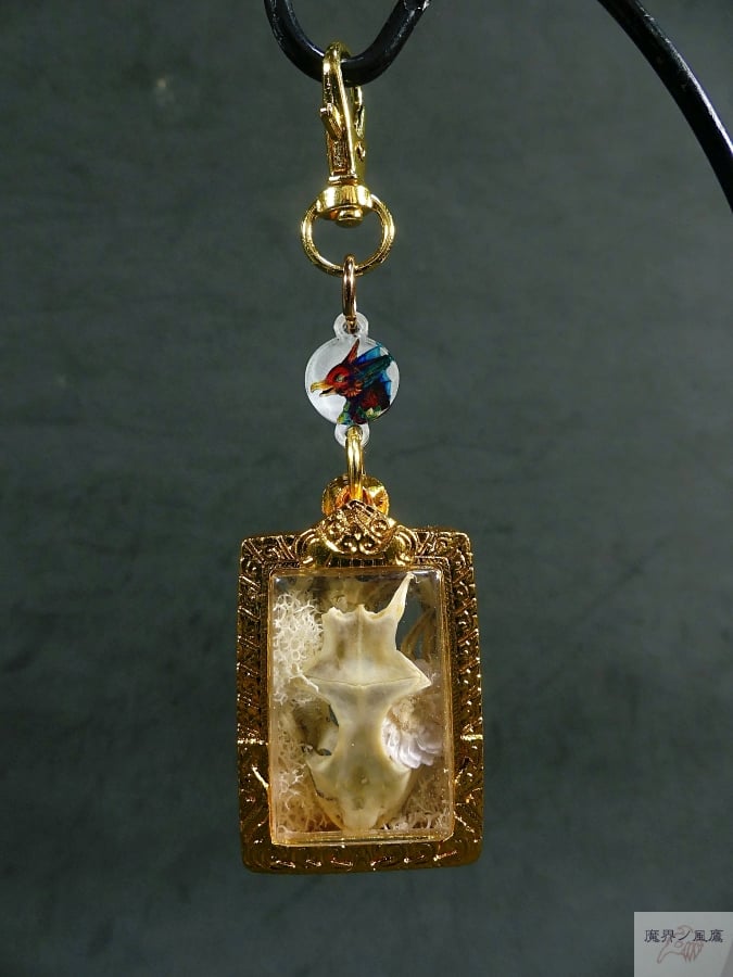 トカゲ頭骨のキーホルダー（タイのお守りプラクルアン風）A | 魔界ノ風鷹