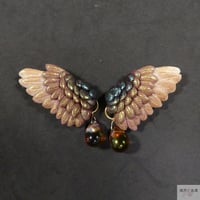 翼のブローチ　W26