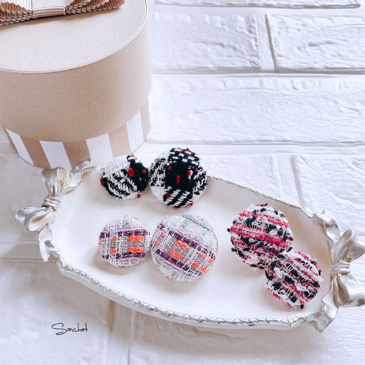 ツイードのサークルピアス | Sachet