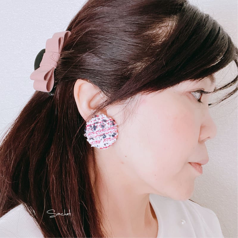 ツイードのサークルピアス | Sachet