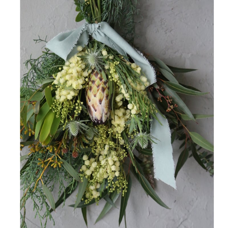 プロテアニオベとミモザ季節のスワッグ