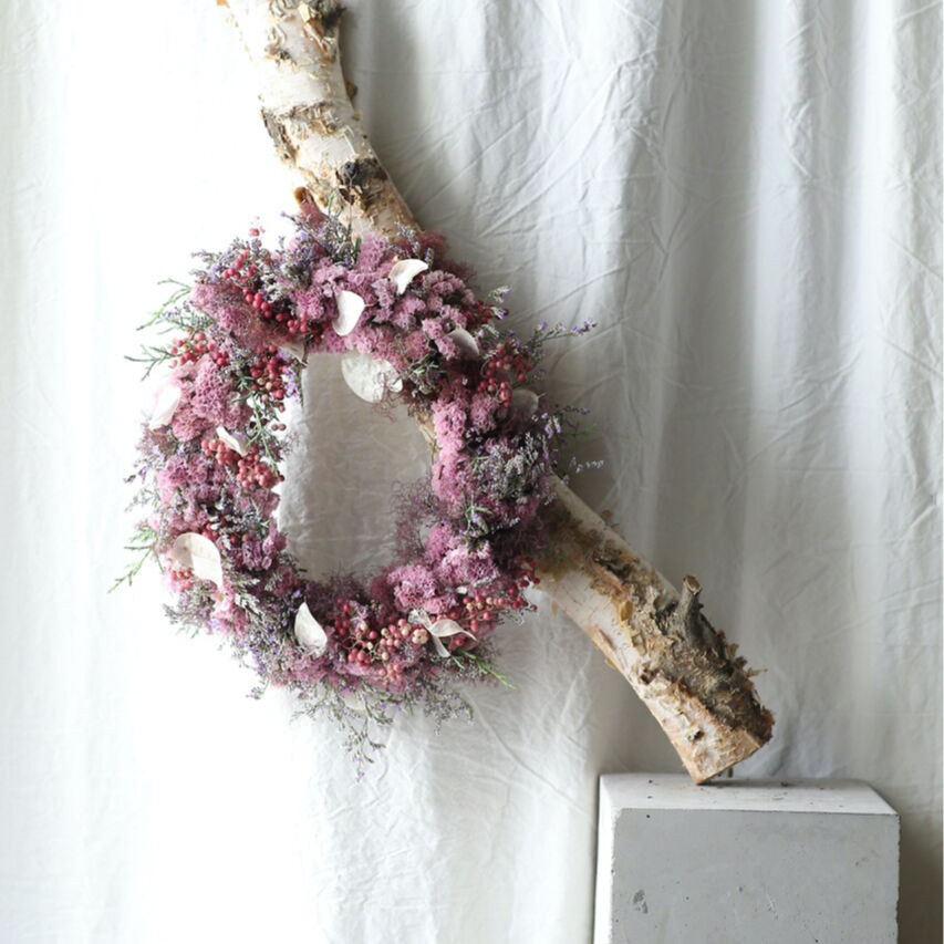 スモーキーピンクなスモークツリー のリース29㎝リューカデンドロン　スターチス fit=scale-down,w=1200