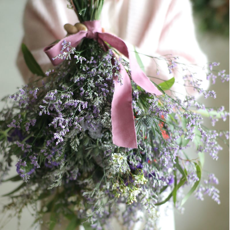 紫のスターチスを使ったスワッグ（壁飾り）定番サイズ | oeuvre