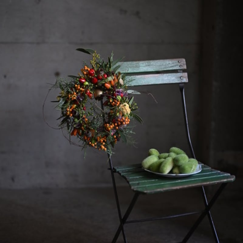 実物たっぷり早秋のオーバル型ベル付きリース | oeuvre