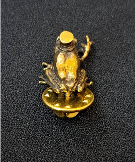 kaus/カウス　frogbaron pin