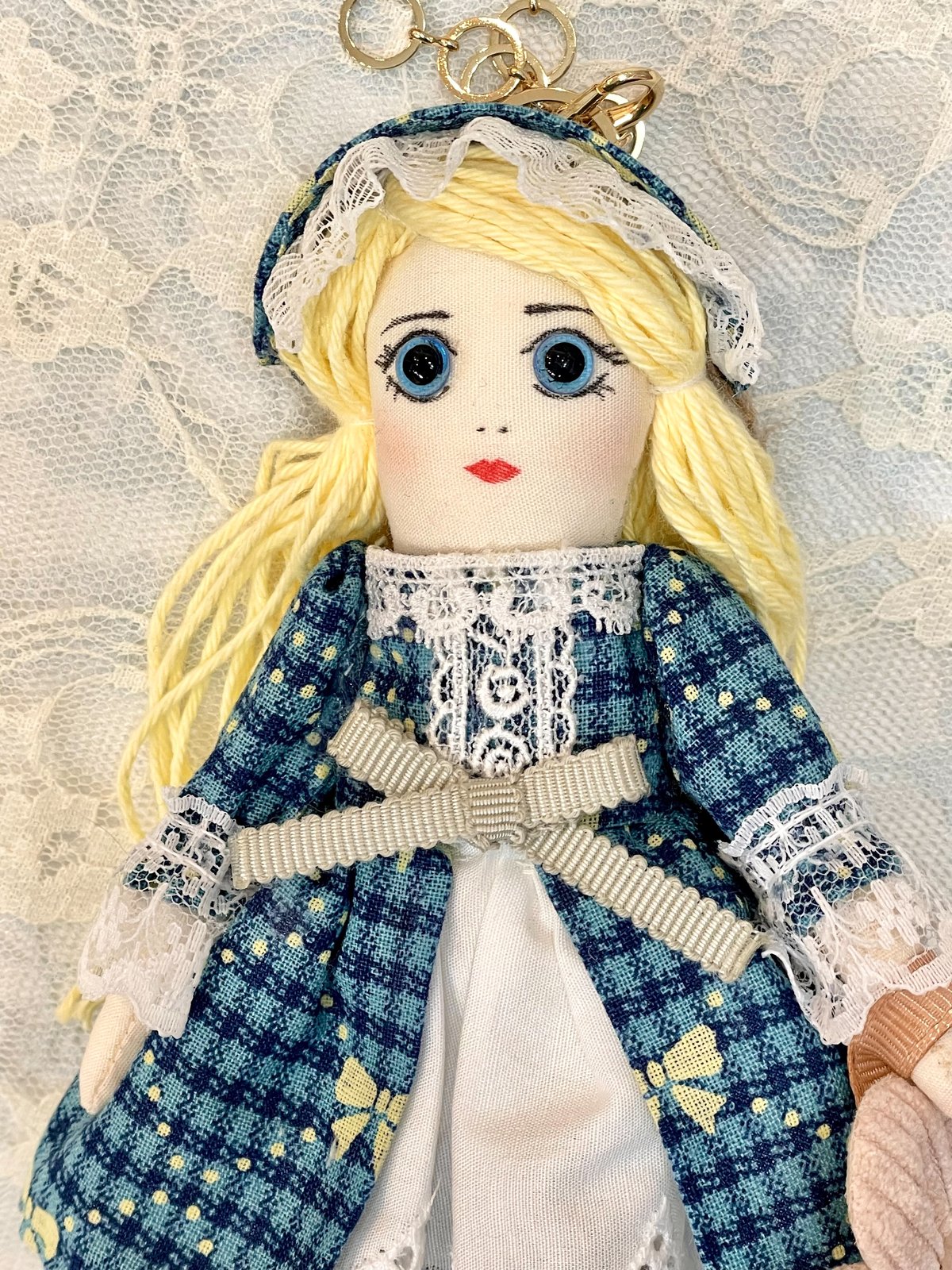 【チョコメルさま】antique doll ❀ ミニョネット チェック柄の女の子 neko koma/ネココマ ドールチャーム チェックリボン柄ワンピース
