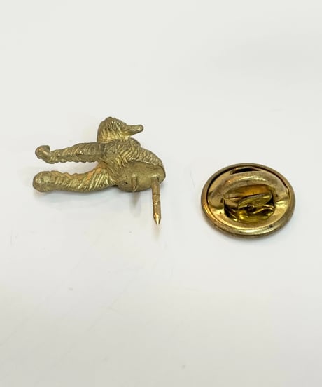 kaus/カウス　猫 pin (ゴールド)
