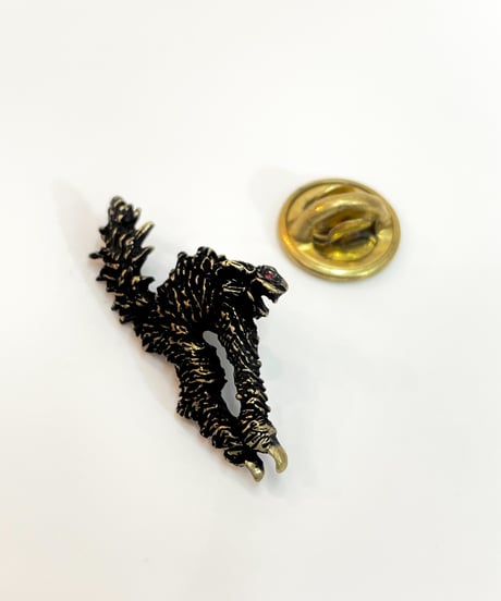 kaus/カウス　威嚇猫 pin (アンティークゴールド)