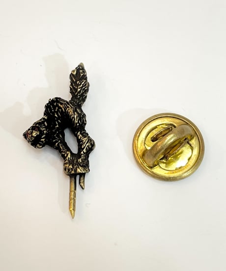 kaus/カウス　帽子につけるピンバッチ 威嚇猫 pin (アンティークゴールド)