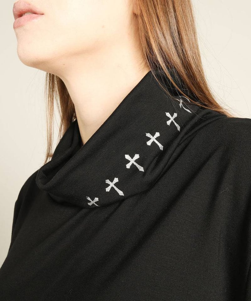 h.NAOTO anarchism for plus ハイネックトップス 中古品 h.NAOTO anarchism for plus ハイネックトップス 中古品