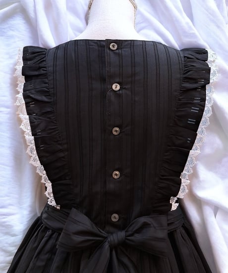 Perla nell' ostrica　トーションレース付きノースリーブワンピース（BK×WH）◆ SALE ◆