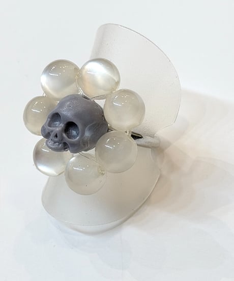 kaus/カウス　flowerリング(グレー×白)