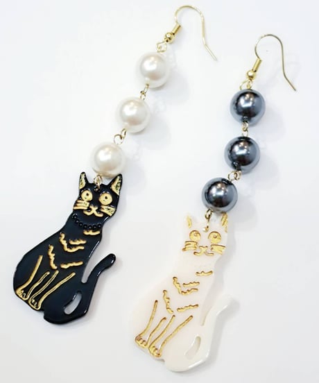 mignardises/ミニャルディーズ　黒猫と白猫のアシンメトリーピアス