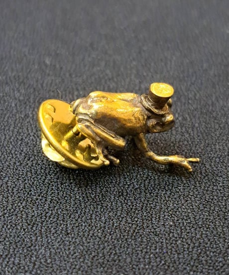 kaus/カウス　frogbaron pin