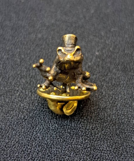kaus/カウス　frogbaron pin
