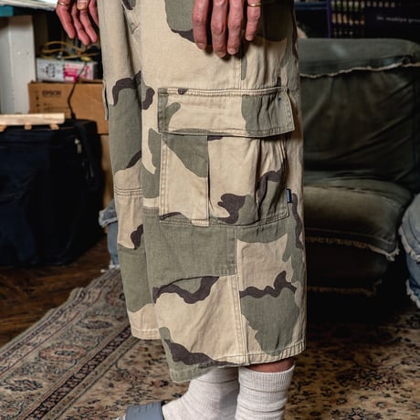 INTERBREED CROPPED CAMOUFLAGE SHORTS - DESERT CAMO