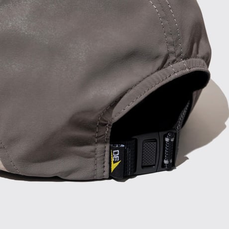 DEMARCOLAB TECH LEATHER RACING CAP - ECRU