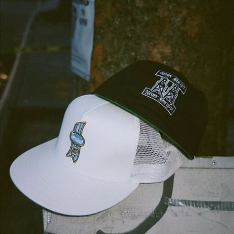TENANT CHICKEN HAT - WHITE
