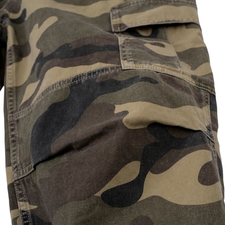 INTERBREED CROPPED CAMOUFLAGE SHORTS - WOODLAND CAMO