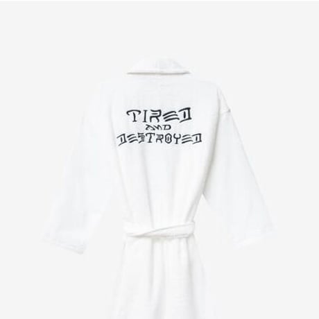 TIRED X THRASHER T&D BATH ROBE - WHITE