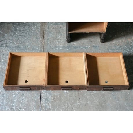 引き出し棚　Drawer