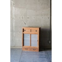 ガラス戸棚